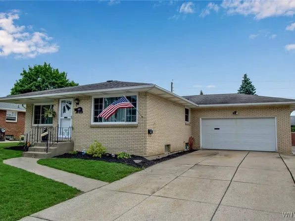 69 Birchwood Dr, Cheektowaga, NY 14227