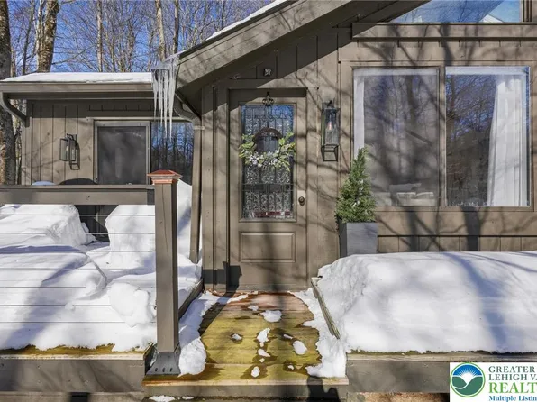 2105 Blue Ox Rd, Tobyhanna, PA 18466