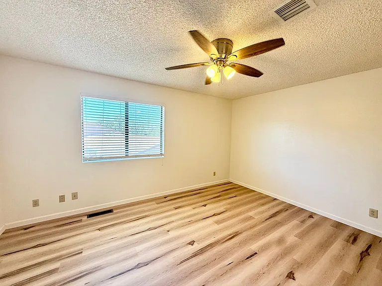 339 Rim Rock Cir — Photo 10