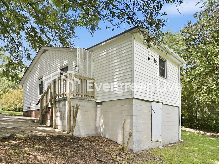 823 Williams St — Photo 10