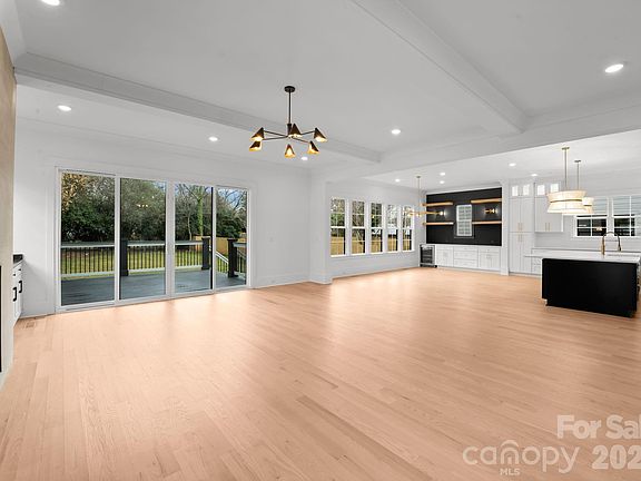 5th image of 4345 Castleton Rd