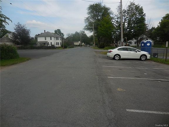 5th image of 10 Edmunds Ln #A