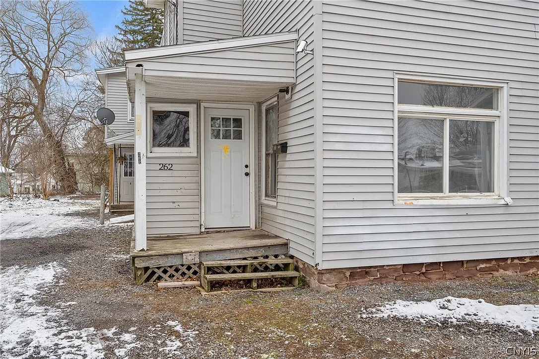 Building Photo - 262 W 4th St S #1
