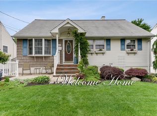 112 Bond St, Iselin, NJ 08830