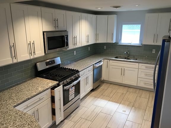 4th image of 38 Mount Katadin Dr