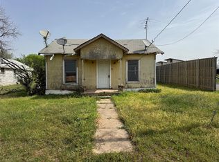 411 Decatur St, Bowie, TX 76230