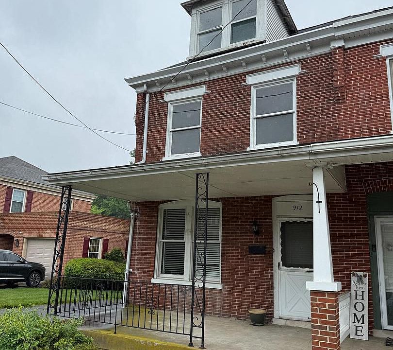1st image of 912 Locust St