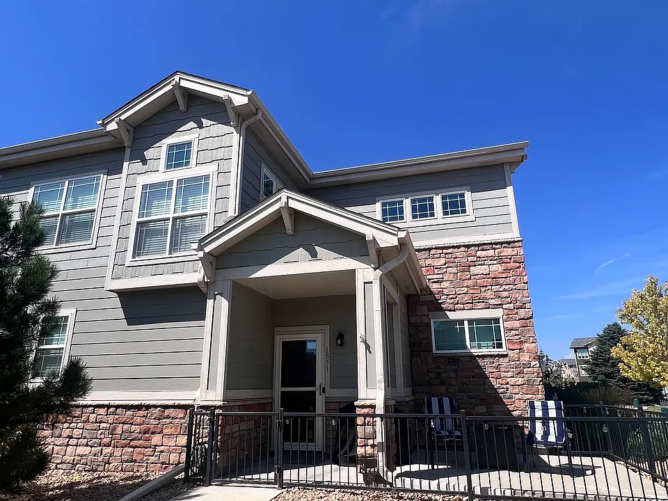 1851 S Buchanan Cir