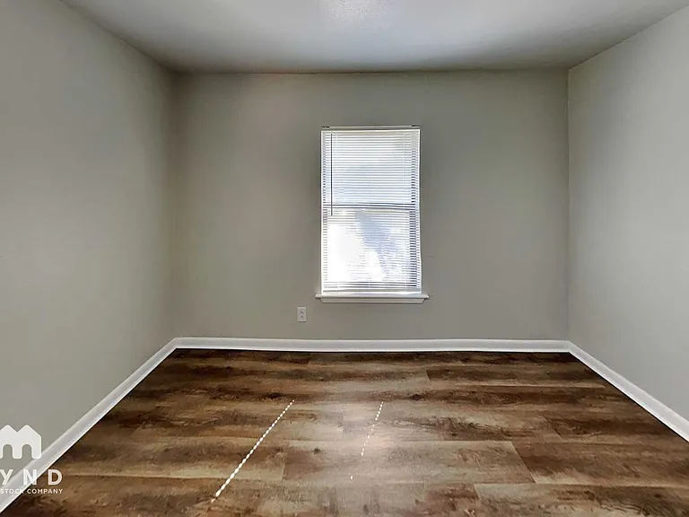 724 Stuckert Dr — Photo 18