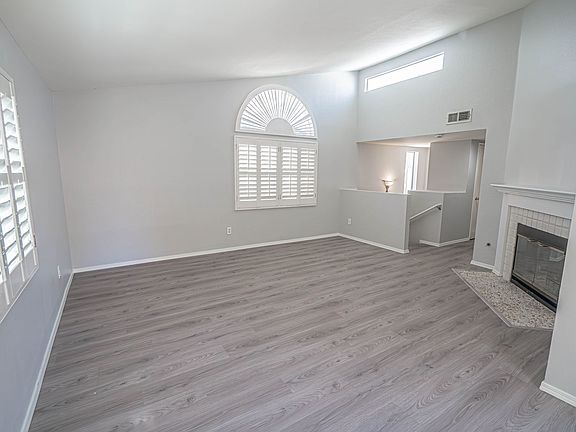 5th image of 25146 Steinbeck Ave Unit E