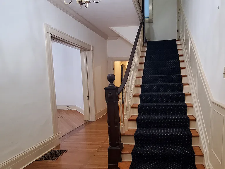 114 W Lexington Ave — Photo 10