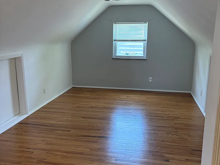 1050 Covedale Ave — Photo 9