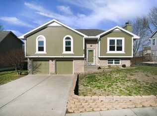 517 NE Summit Dr, Blue Springs, MO 64014