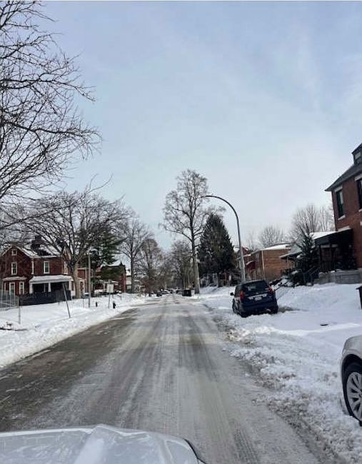 Exterior Neighborhood (street photo)