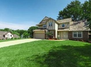 9417 Greenway Ln, Lenexa, KS 66215