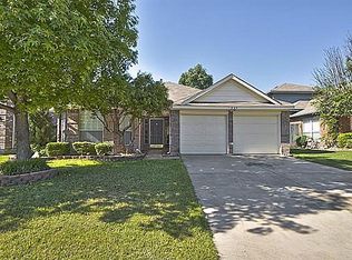 1362 Honeysuckle Ln, Lewisville, TX 75077