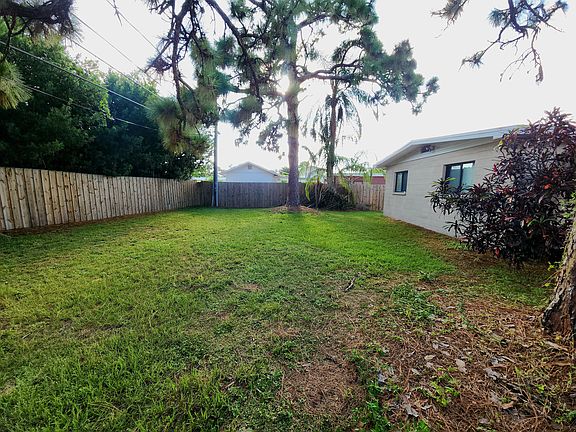5th image of 8484 Kumquat Ave