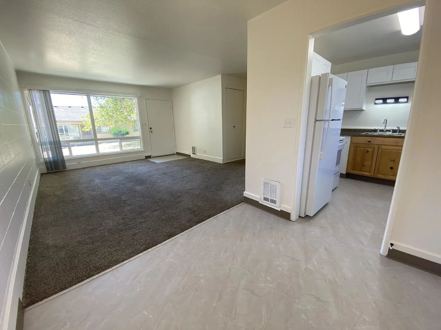 3 bed, 1.0 bath, 990 sqft, $1,550 — Photo 3