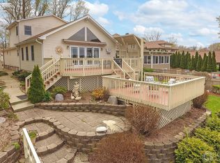 4 N Lake Ave, Fox Lake, IL 60020