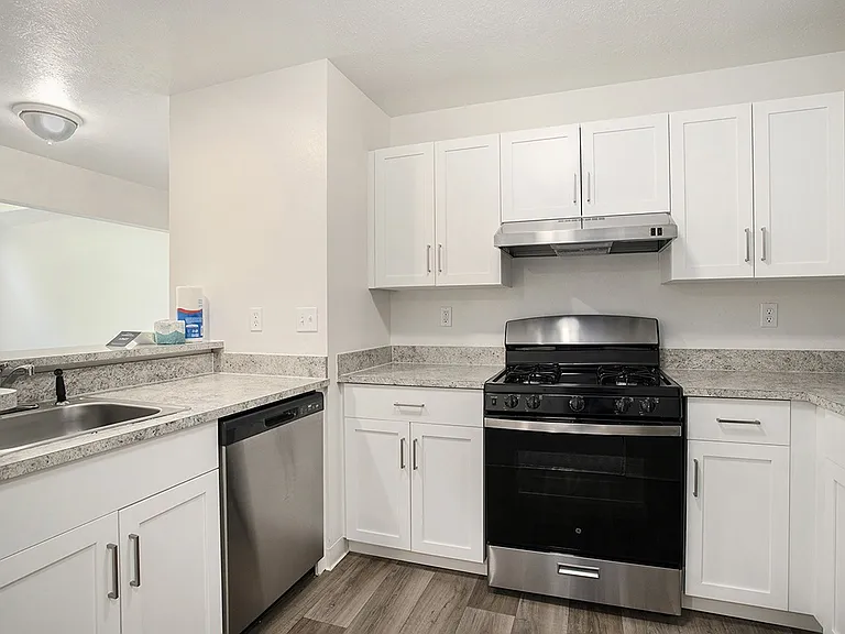 Pine Knoll Apartments — Photo 84