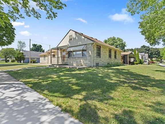 2nd image of 3031 S 33rd STREET