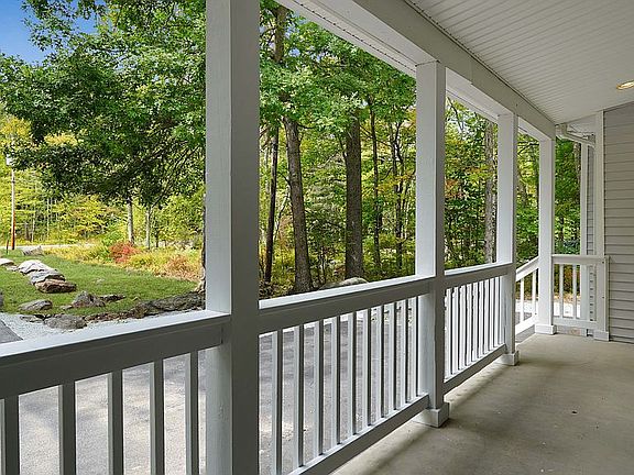 4th image of 133 Willow Dr