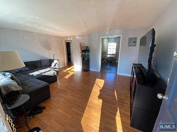 4th image of 114 Darwin Ave #28