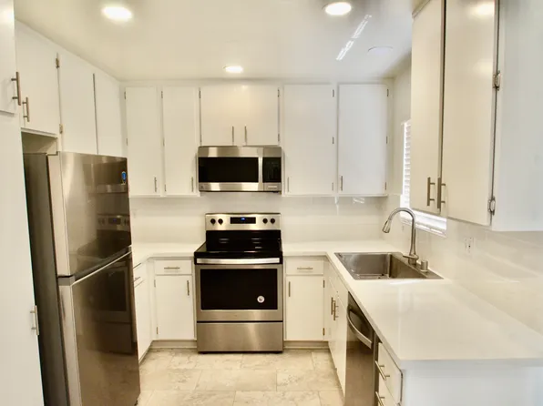 650 W Gonzales Rd APT 3, Oxnard, CA 93036