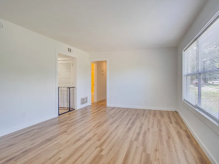 3371 Wellington Rd — Photo 5