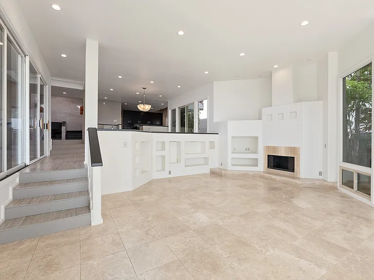 691 Kaulana Pl — Photo 32
