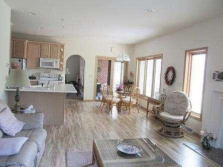 5th image of 565 Sir Howard Ct