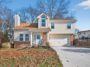 2 Walnut Creek Ct, Saint Charles, MO