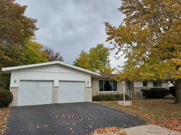 43 Hillcrest Dr, Tuscola, IL 61953