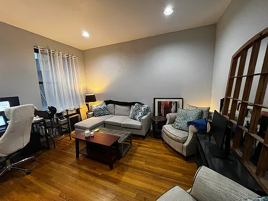 Rented by Salon Realty Corp | media 11