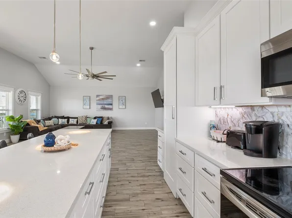 18035 Shaman Dr, Galveston, TX 77554