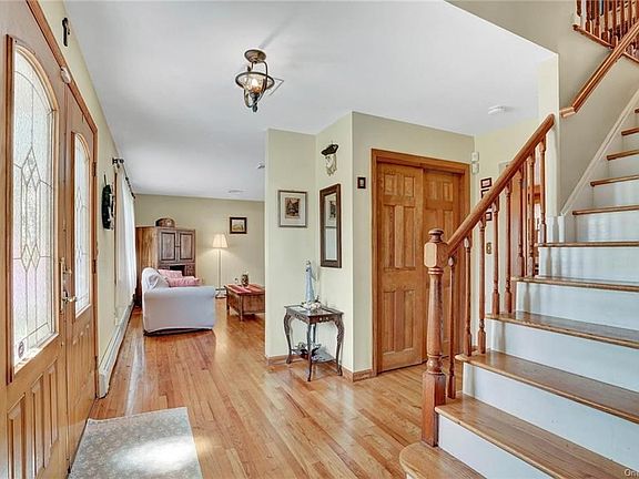 2nd image of 5 Coventry Ct