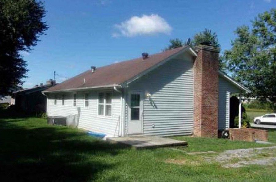 2nd image of 15178 Spring Valley Rd