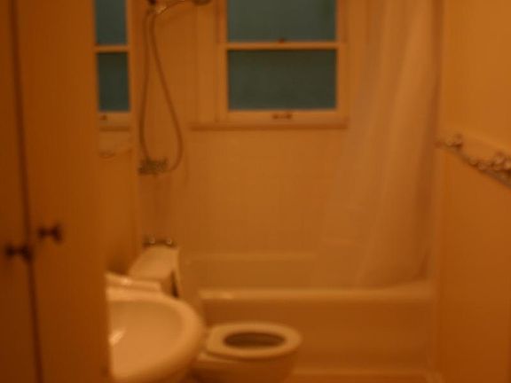 5th image of 2368 Franklin Ave E APT 2