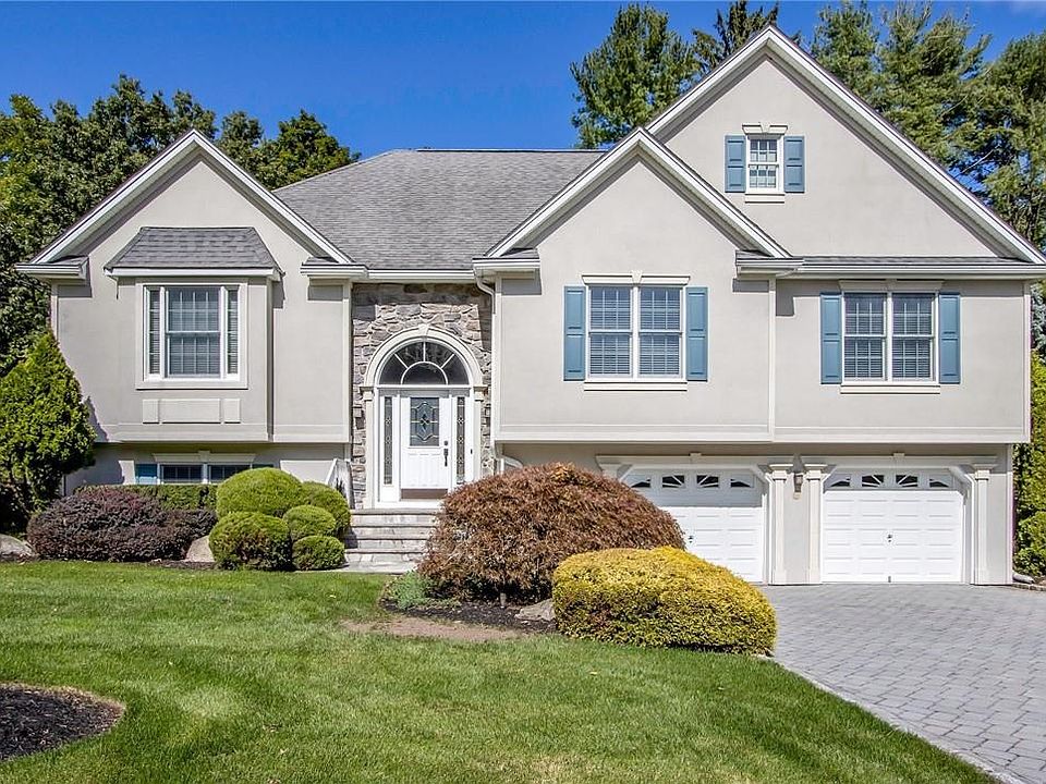 1st image of 28 Thornwood Drive