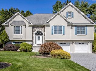 28 Thornwood Dr, New City, NY 10956