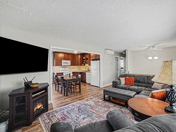 4th image of 898 Riverview Dr