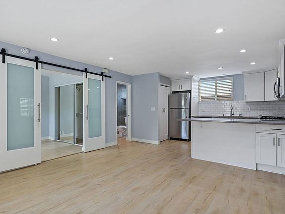 3rd image of 639 Robinson St #1/2