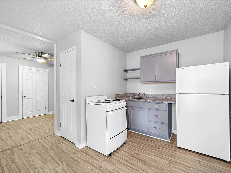 3116 Avenue L #8 — Photo 1