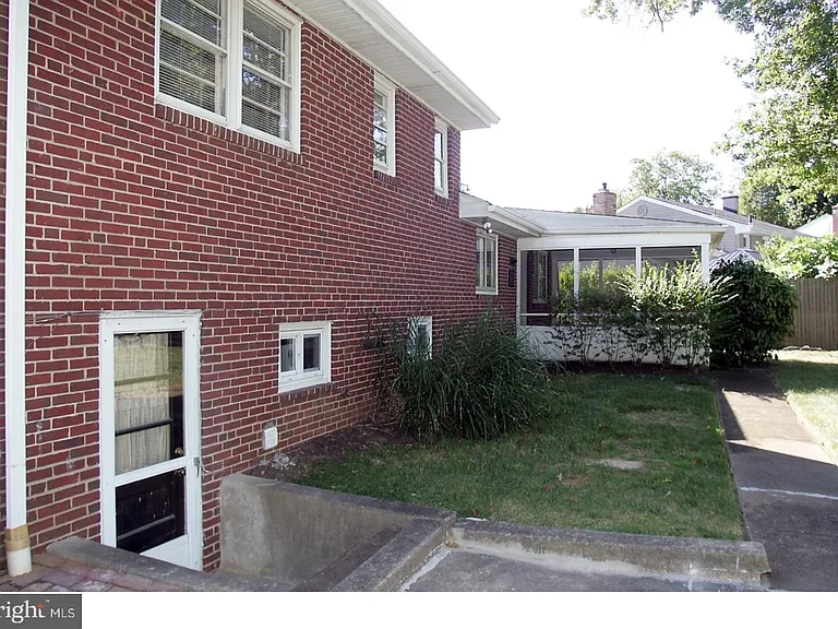 17 Wayne Dr — Photo 21
