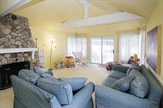 4th image of 610 E Gull Lake Dr