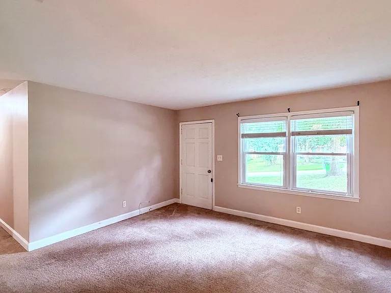 4431 Donegal Cir — Photo 10