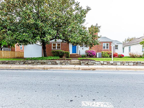 3rd image of 5610 Wilson Blvd