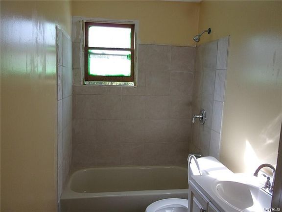 5th image of 1089 Walden Ave #4
