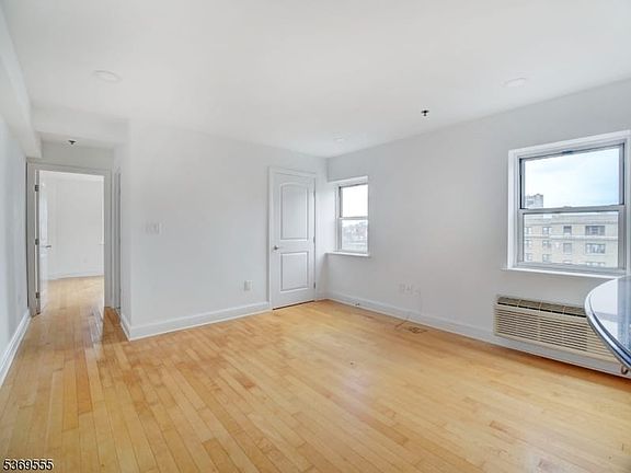3rd image of 70 S Munn Ave APT 711