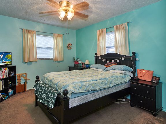 5th image of 7482 Locust St NE